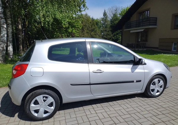 Renault Clio cena 8900 przebieg: 210000, rok produkcji 2005 z Kalety małe 466